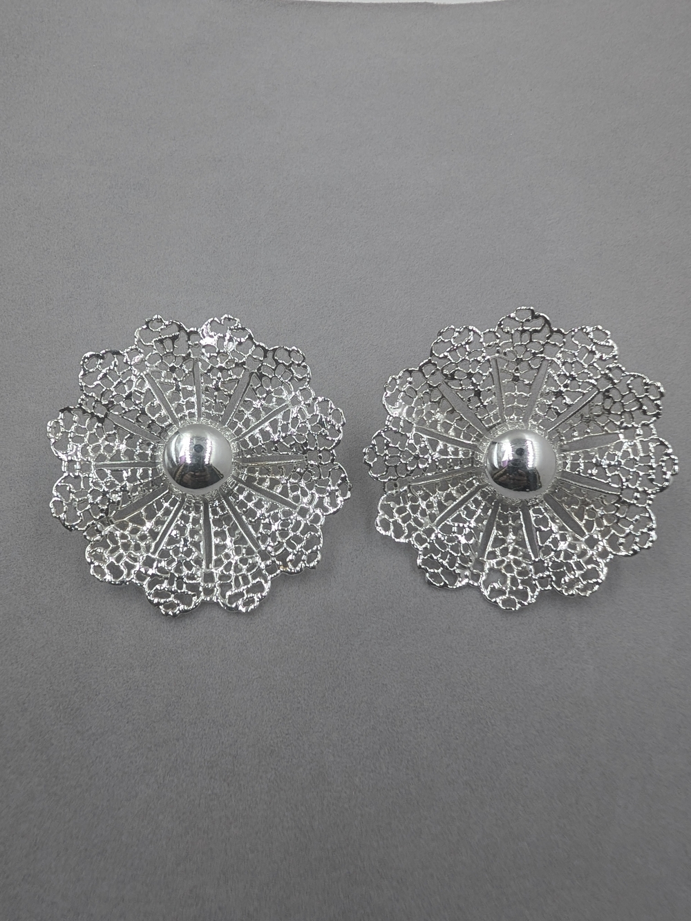 Sarah Coventry Fanfare Filigree Flower Clip-On Earrings Silver EUC 0333